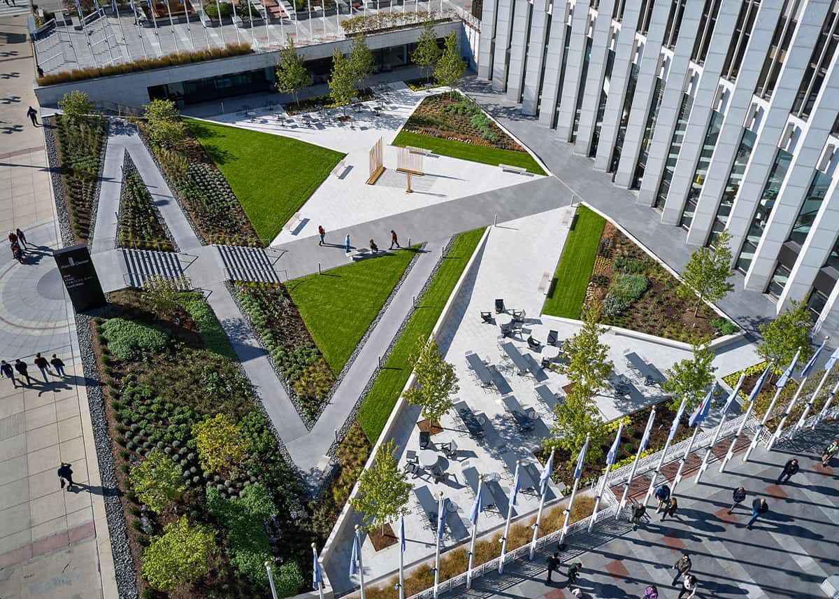 Image of the courtyard in front of the Aon Center in Chicago