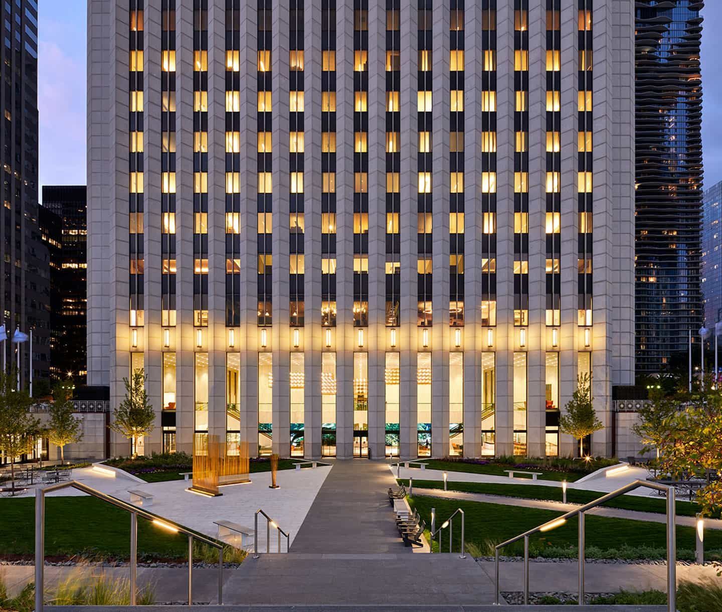 Image of the Aon Center in Chicago