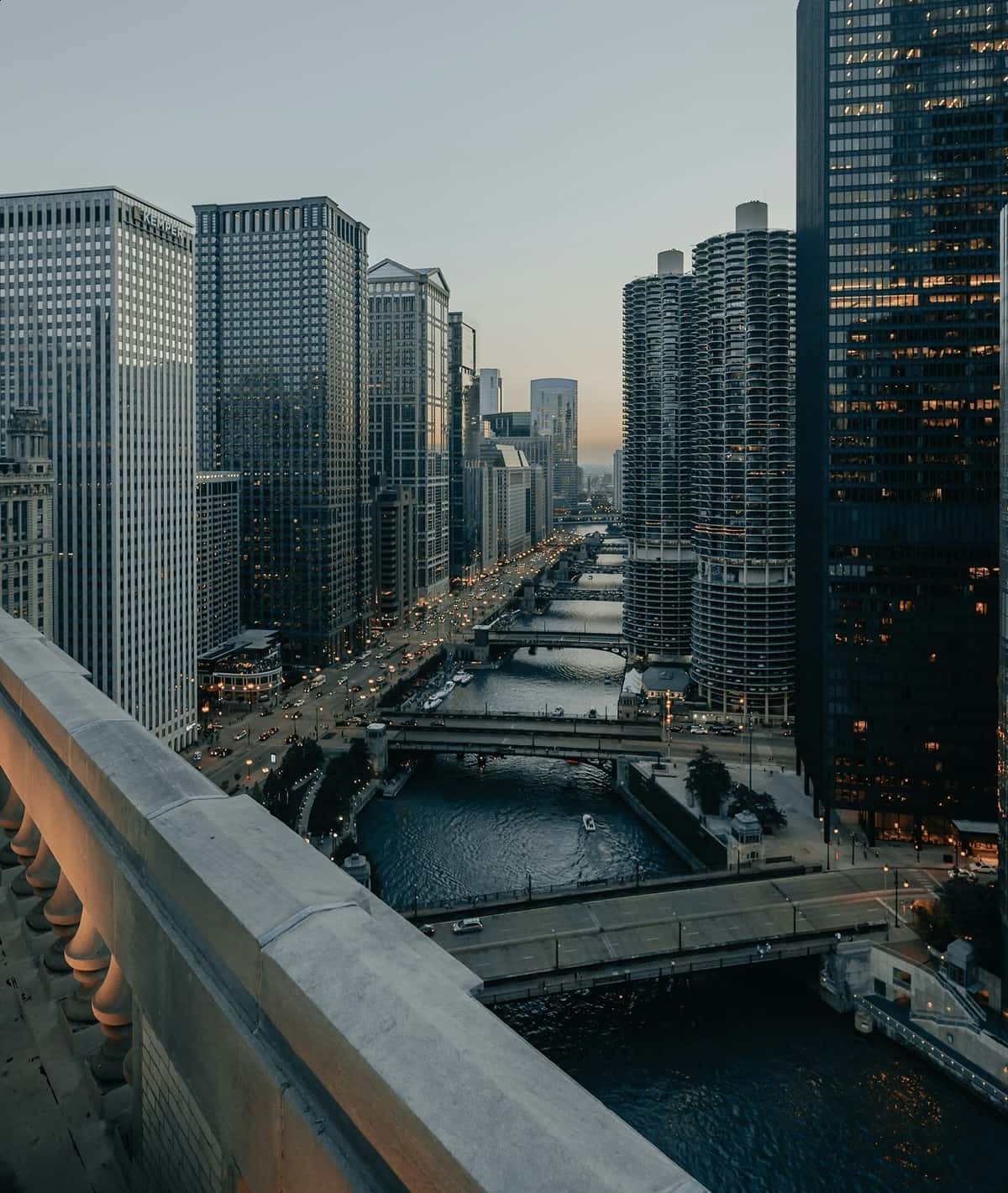 Image of Chicago River with the skyline in the background